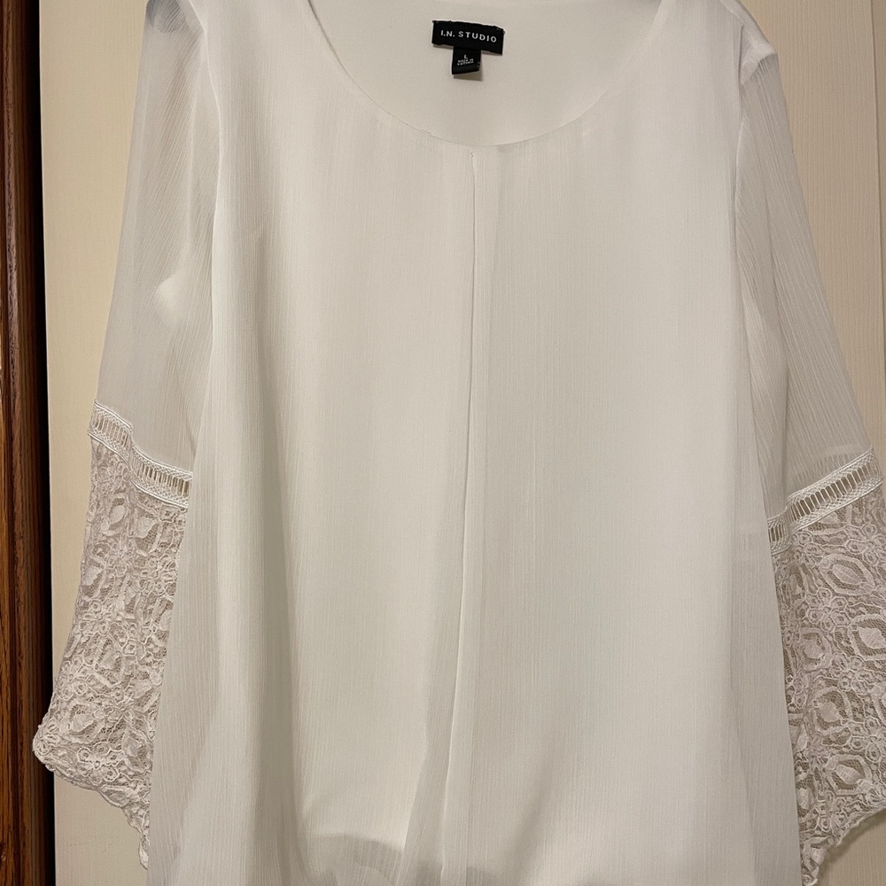 White balloon bottom blouse.